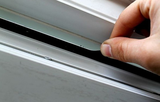 замена резинового уплотнителя на пластиковых окнах